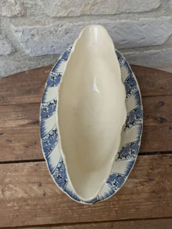 Saucière sur dormant fixe Sarreguemines terre de fer motif floral bleu