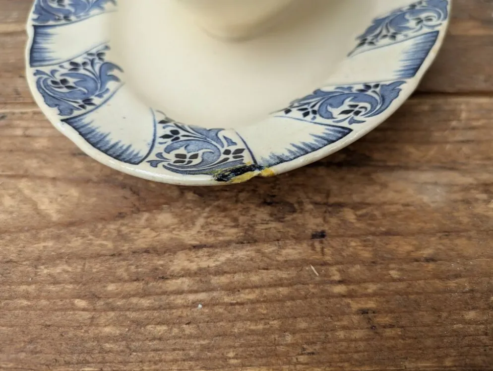 Saucière sur dormant fixe Sarreguemines terre de fer motif floral bleu