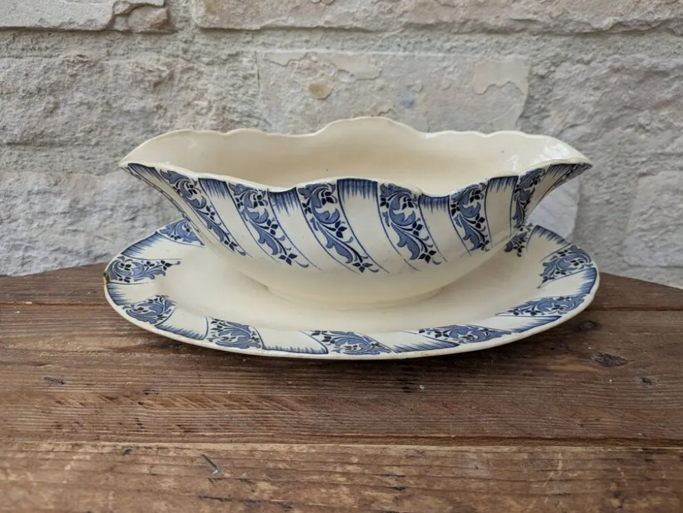 Saucière sur dormant fixe Sarreguemines terre de fer motif floral bleu