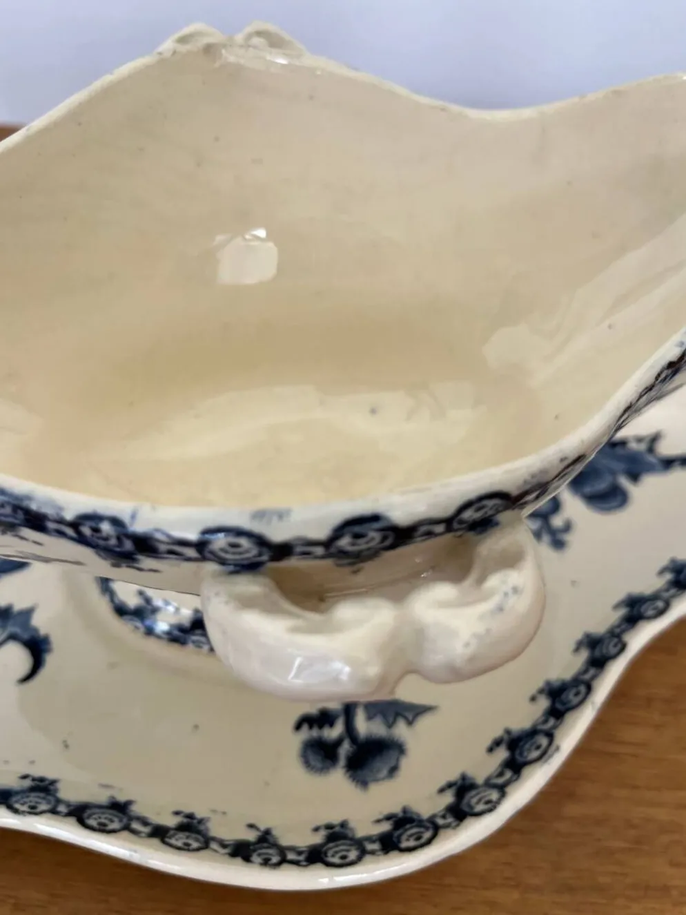 Saucière terre de fer « Chardon » signée GIEN