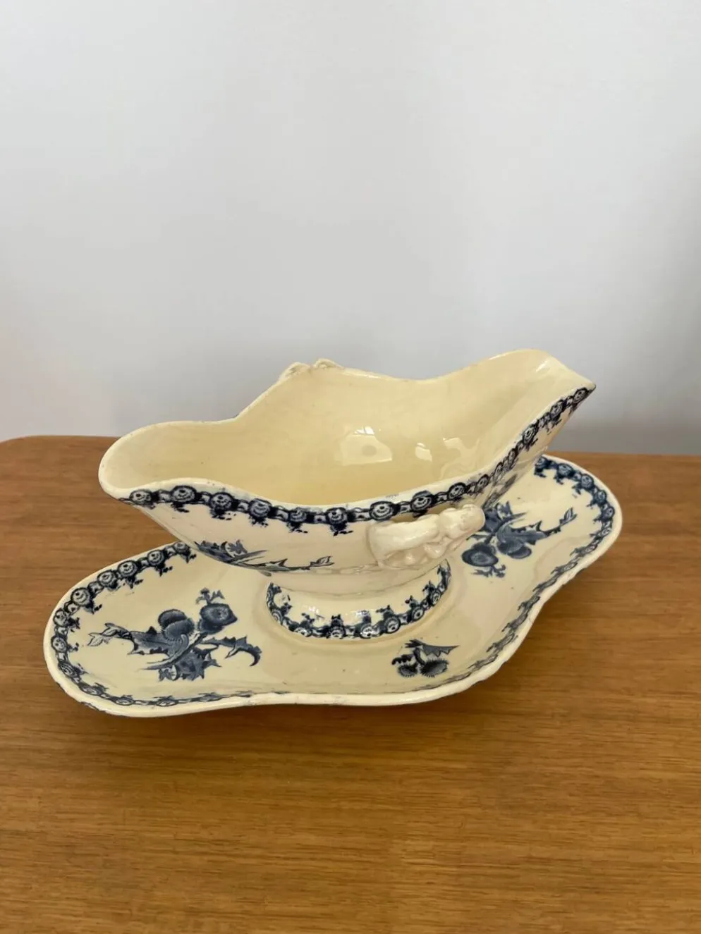 Saucière terre de fer « Chardon » signée GIEN