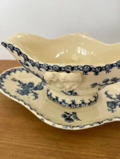 Saucière terre de fer « Chardon » signée GIEN