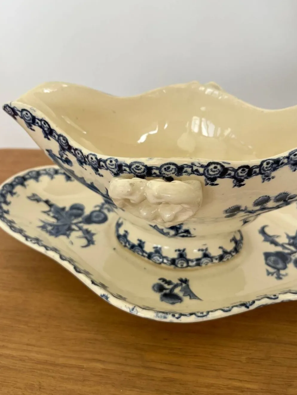 Saucière terre de fer « Chardon » signée GIEN
