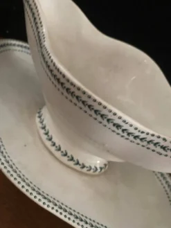 Saucière terre de fer modèle Lauriers.