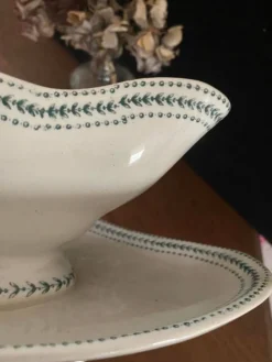Saucière terre de fer modèle Lauriers.