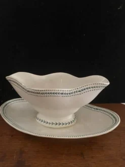 Saucière terre de fer modèle Lauriers.
