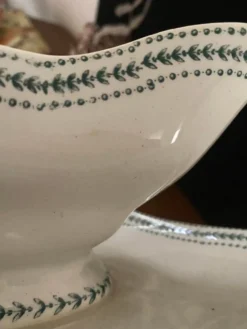 Saucière terre de fer modèle Lauriers.