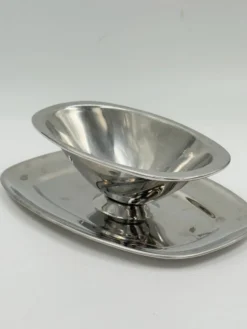 Saucière vintage en acier inoxydable avec plateau ovale intégré