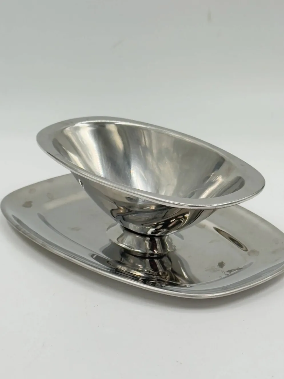 Saucière vintage en acier inoxydable avec plateau ovale intégré