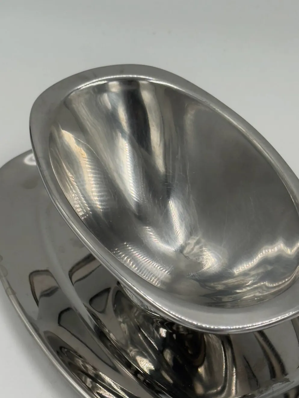 Saucière vintage en acier inoxydable avec plateau ovale intégré