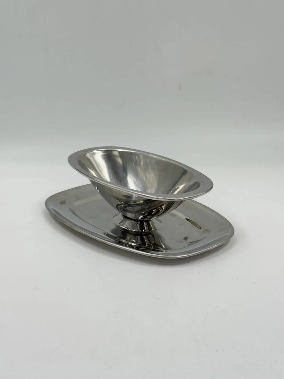 Saucière vintage en acier inoxydable avec plateau ovale intégré