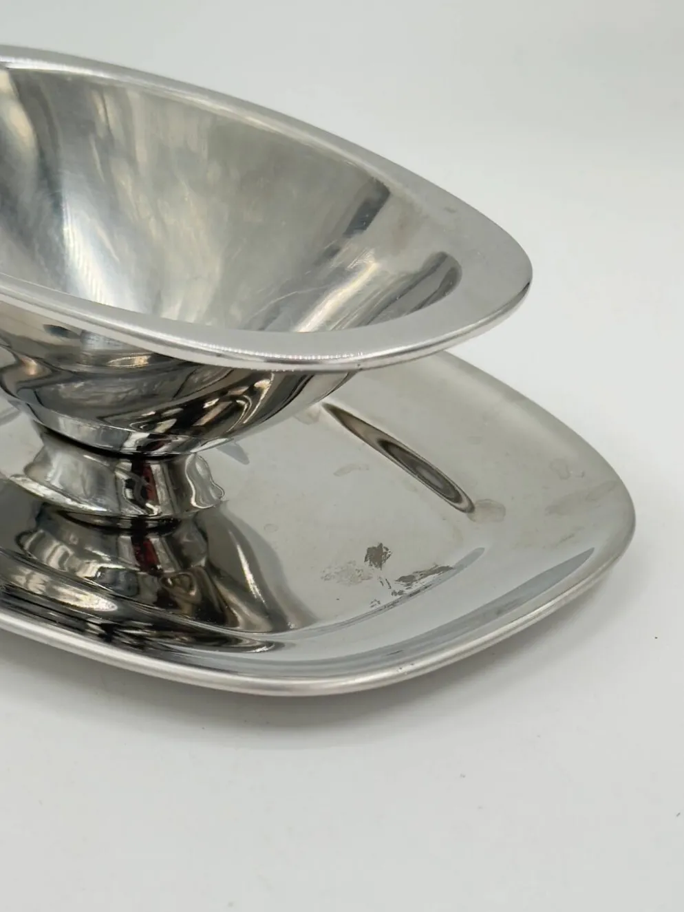 Saucière vintage en acier inoxydable avec plateau ovale intégré