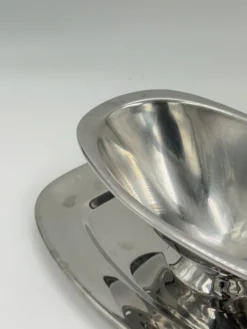 Saucière vintage en acier inoxydable avec plateau ovale intégré