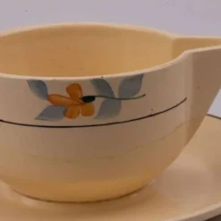 Saucière vintage en céramique Saint-Amand crème et à motifs fleuris