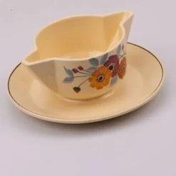 Saucière vintage en céramique Saint-Amand crème et à motifs fleuris