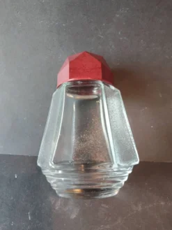Saupoudreuse Art Déco en verre et bakélite bordeaux – années 40/50