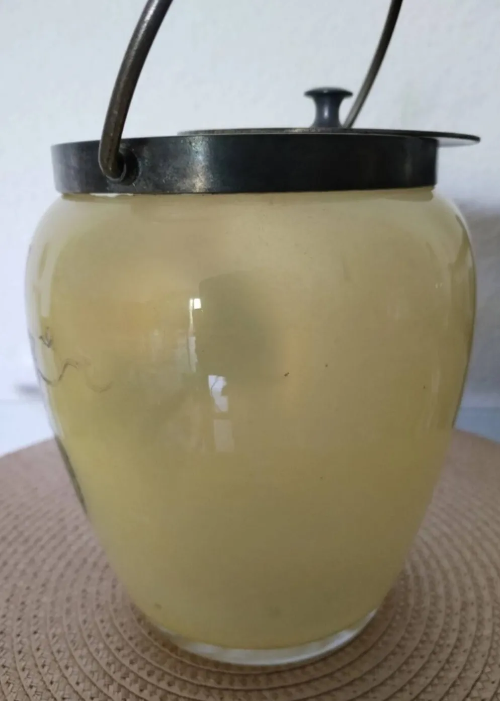Seau à biscuits en verre émaillé signé JEM (École Legras)