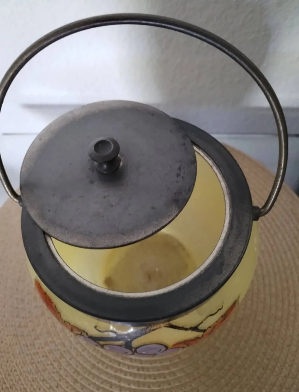 Seau à biscuits en verre émaillé signé JEM (École Legras)