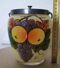 Seau à biscuits en verre émaillé signé JEM (École Legras)
