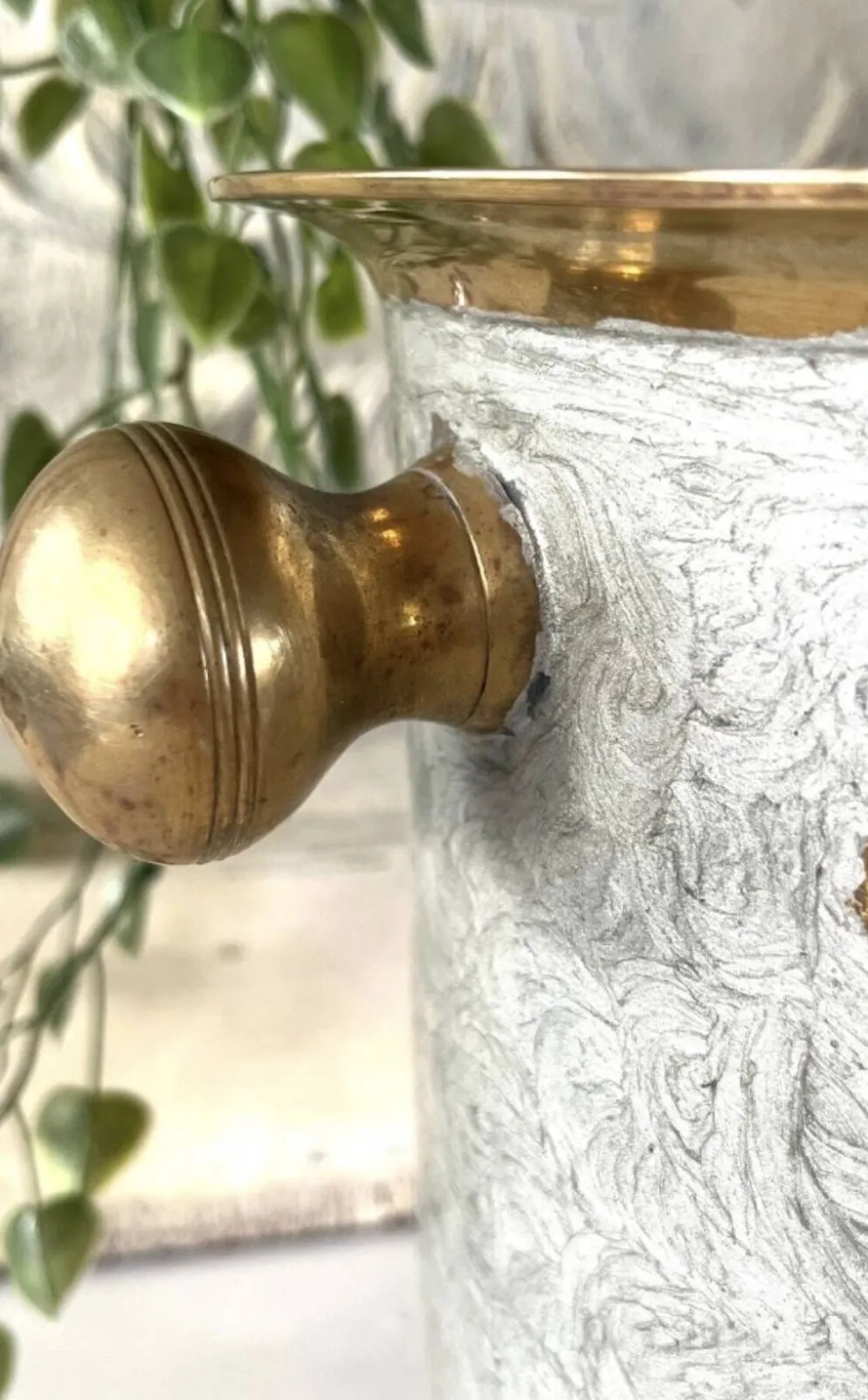 Seau à champagne en cloisonné français émaillé coloré sur laiton.