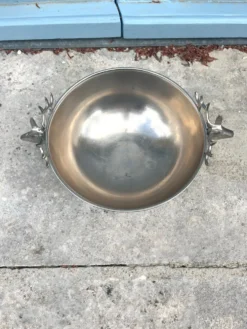 Seau à champagne en forme de tête de cerf sur pied.