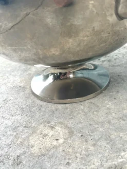 Seau à champagne en forme de tête de cerf sur pied.