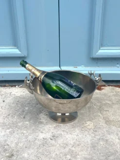 Seau à champagne en forme de tête de cerf sur pied.