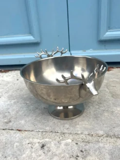 Seau à champagne en forme de tête de cerf sur pied.