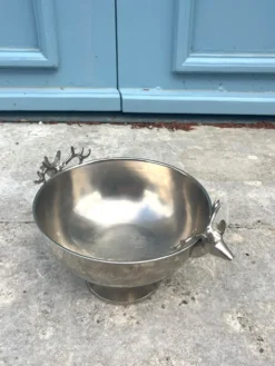 Seau à champagne en forme de tête de cerf sur pied.
