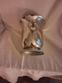 Seau à champagne en inox, orfèvre Jean Couzon Modèle sur piédouche.