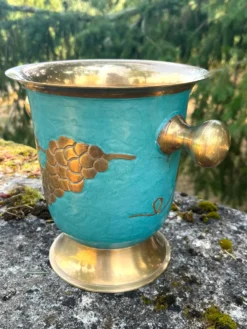 Seau à champagne en laiton cloisonné vintage avec un design de raisins turquoise.