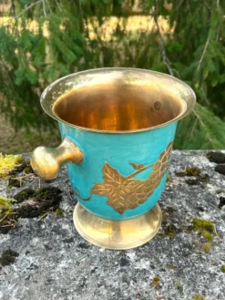 Seau à champagne en laiton cloisonné vintage avec un design de raisins turquoise.