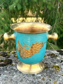Seau à champagne en laiton cloisonné vintage avec un design de raisins turquoise.