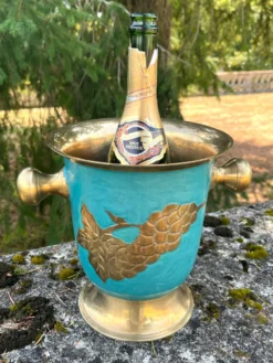 Seau à champagne en laiton cloisonné vintage avec un design de raisins turquoise.