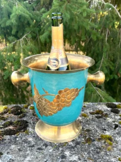 Seau à champagne en laiton cloisonné vintage avec un design de raisins turquoise.