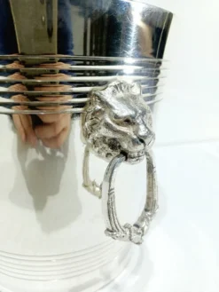 Seau à champagne en métal argenté, tête de lion
