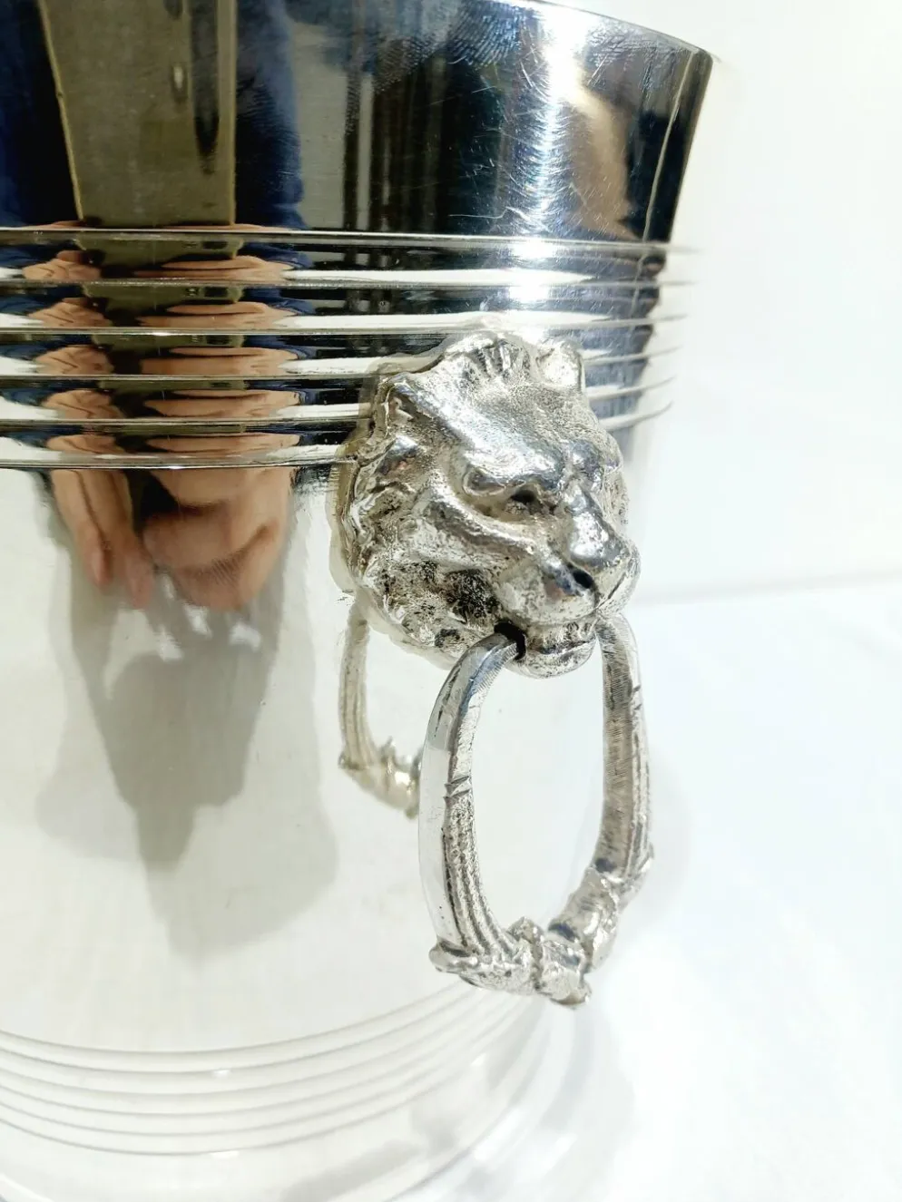 Seau à champagne en métal argenté, tête de lion