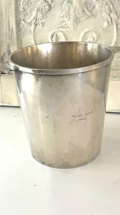Seau à champagne en métal argenté Christofle – Relais Plaza Paris