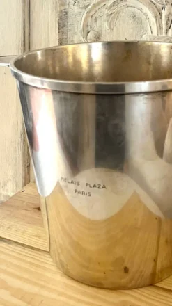 Seau à champagne en métal argenté Christofle – Relais Plaza Paris