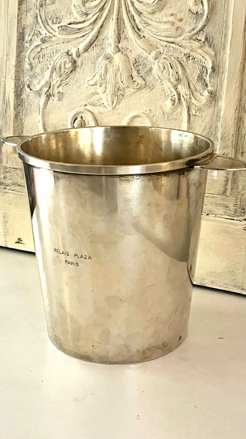 Seau à champagne en métal argenté Christofle – Relais Plaza Paris
