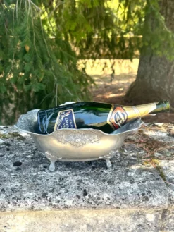 Seau à champagne en étain sur pieds griffes avec relief floral