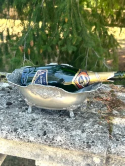 Seau à champagne en étain sur pieds griffes avec relief floral