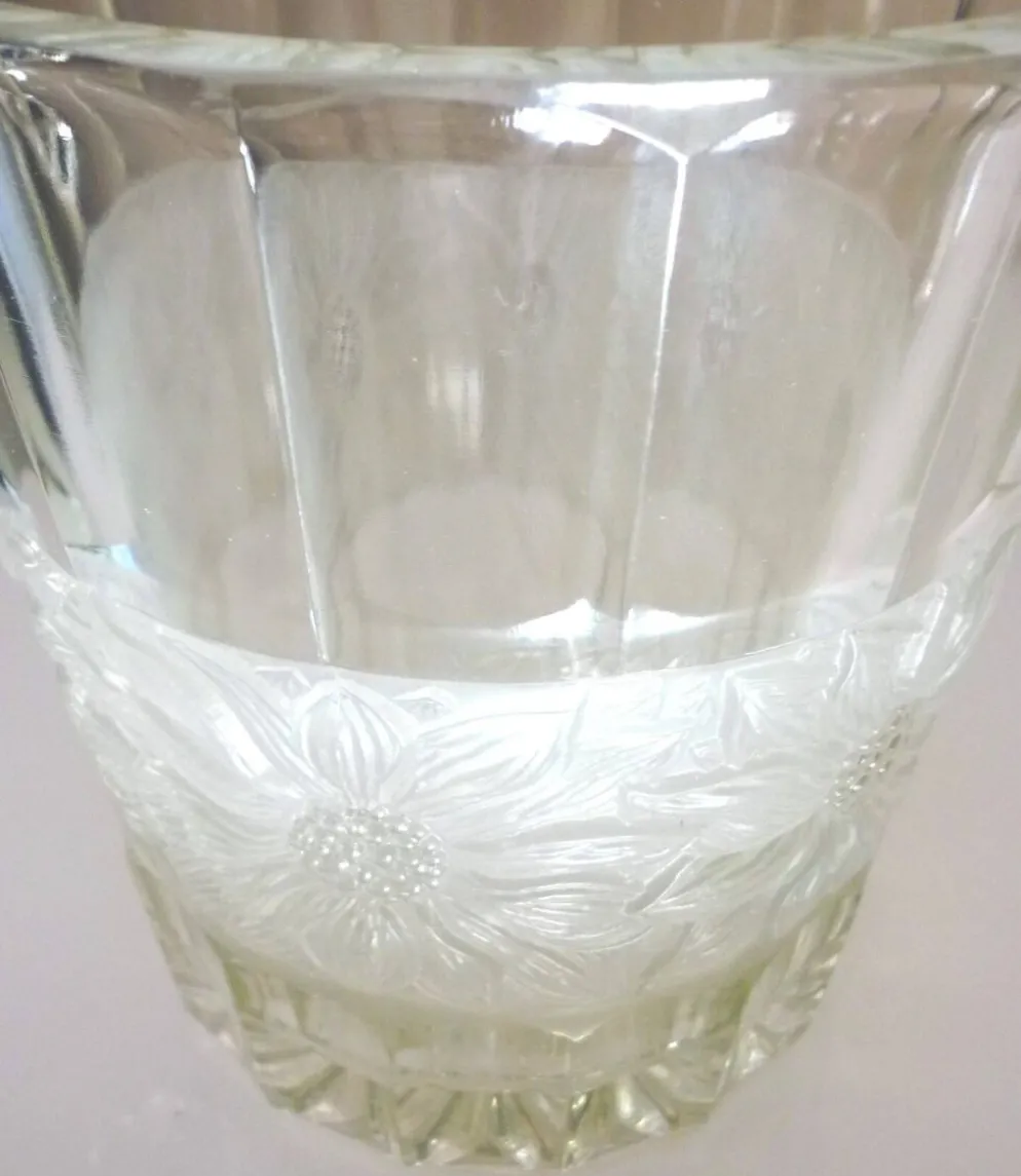 Seau à champagne, style et époque art déco, cristal épais, moulé, dépoli
