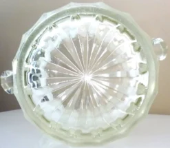 Seau à champagne, style et époque art déco, cristal épais, moulé, dépoli