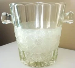 Seau à champagne, style et époque art déco, cristal épais, moulé, dépoli