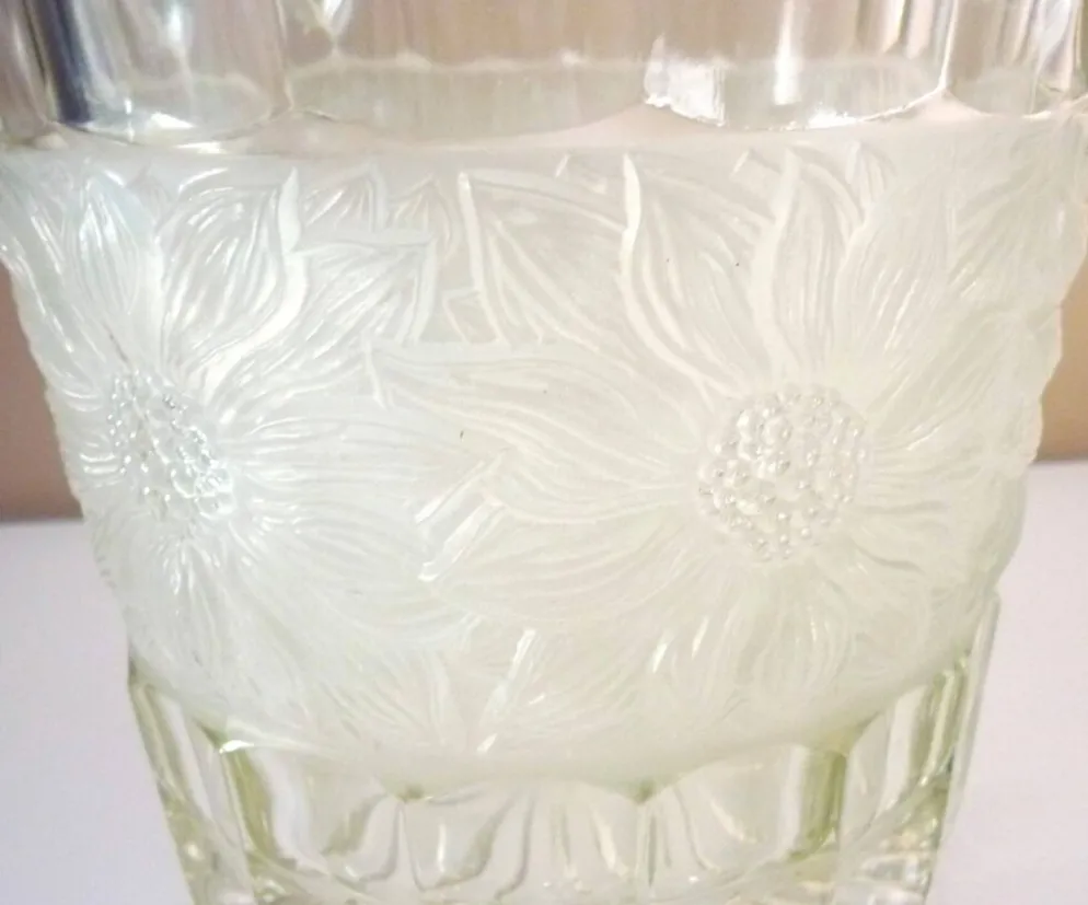 Seau à champagne, style et époque art déco, cristal épais, moulé, dépoli