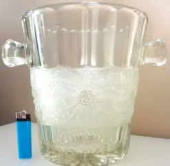 Seau à champagne, style et époque art déco, cristal épais, moulé, dépoli