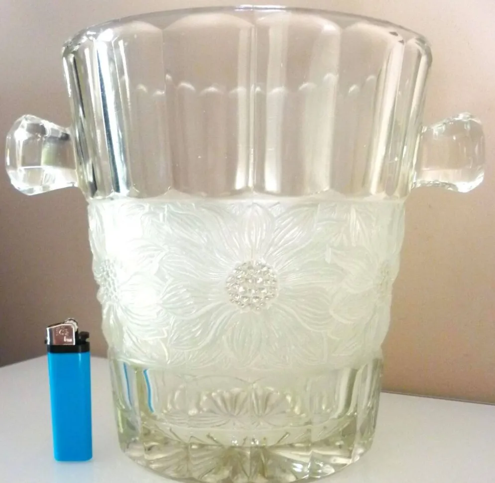 Seau à champagne, style et époque art déco, cristal épais, moulé, dépoli