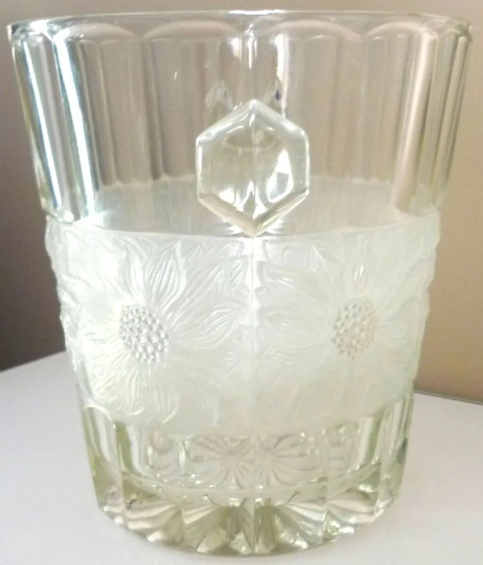 Seau à champagne, style et époque art déco, cristal épais, moulé, dépoli