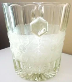 Seau à champagne, style et époque art déco, cristal épais, moulé, dépoli